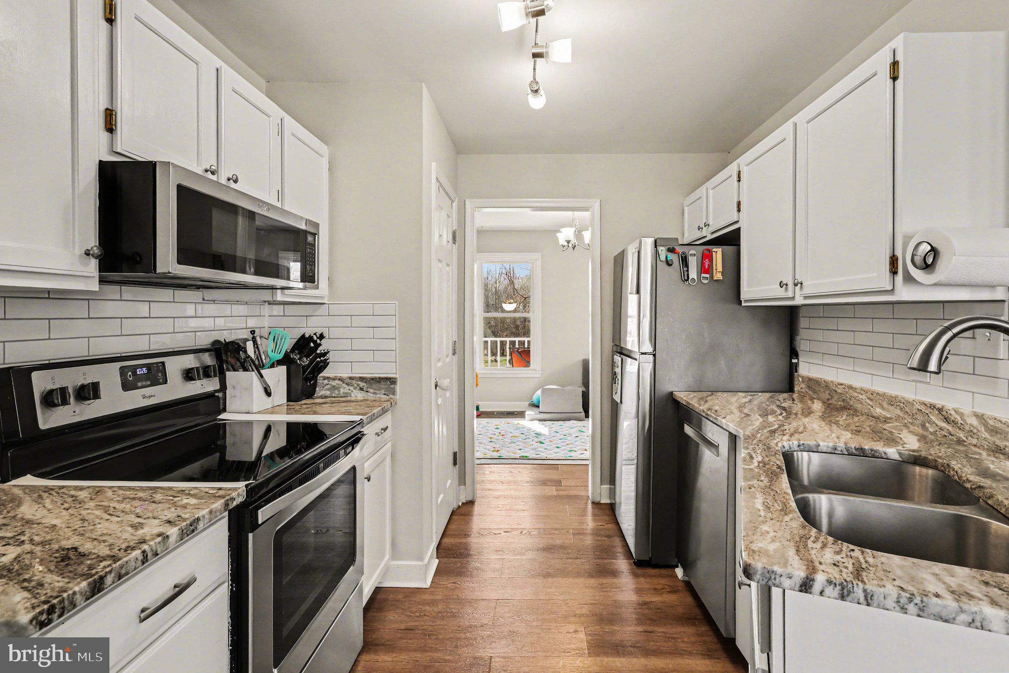 PIEDMONT SQUARE - Residential