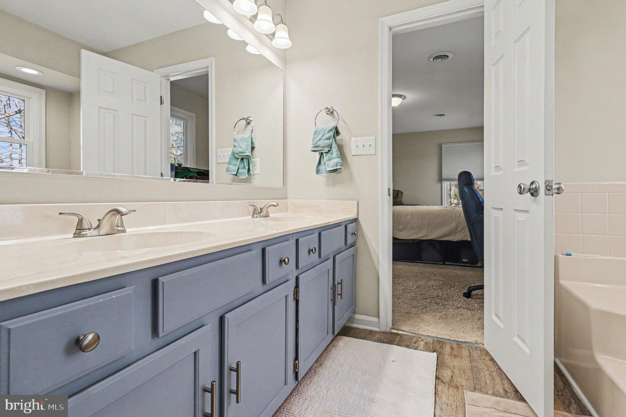 PIEDMONT SQUARE - Residential