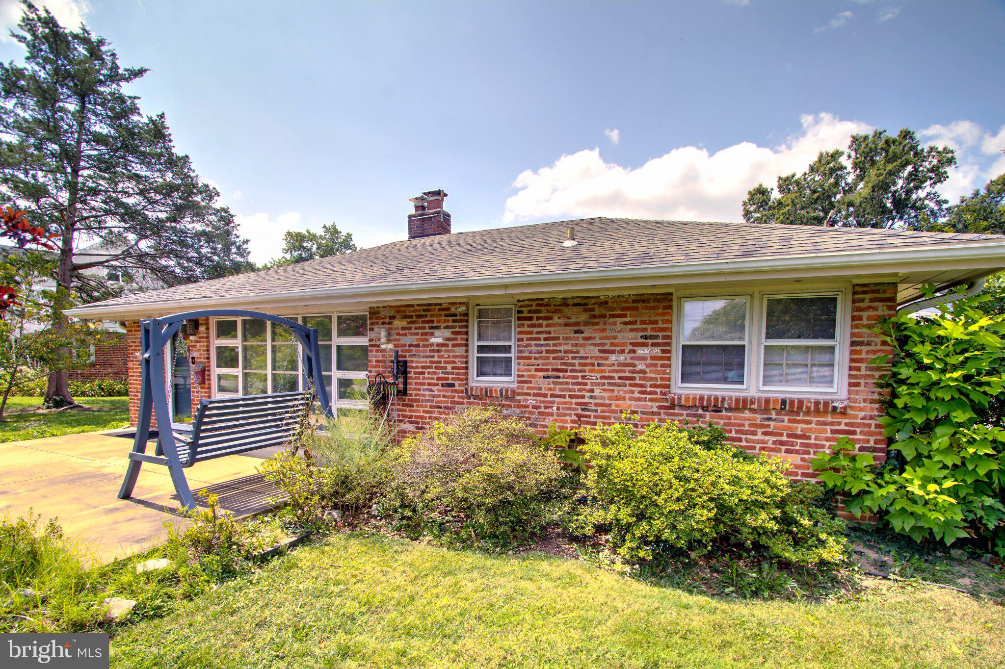 8100 CARLYLE PLACE