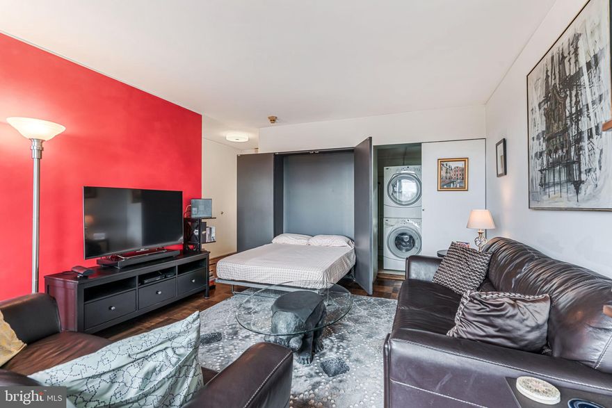 Bright and sunny one-bedroom, one-bathroom condo with views of the Schuylkill River and the iconic Philadelphia Museum of Art! Public transportation is right at your doorstep, making your commute a breeze!