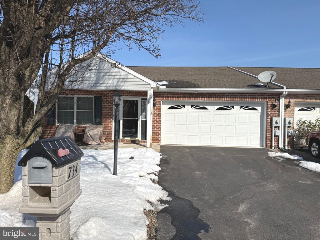 Photo of 734 Golden Spring Dr N, WAYNESBORO, PA 17268 (MLS # PAFL2032508)