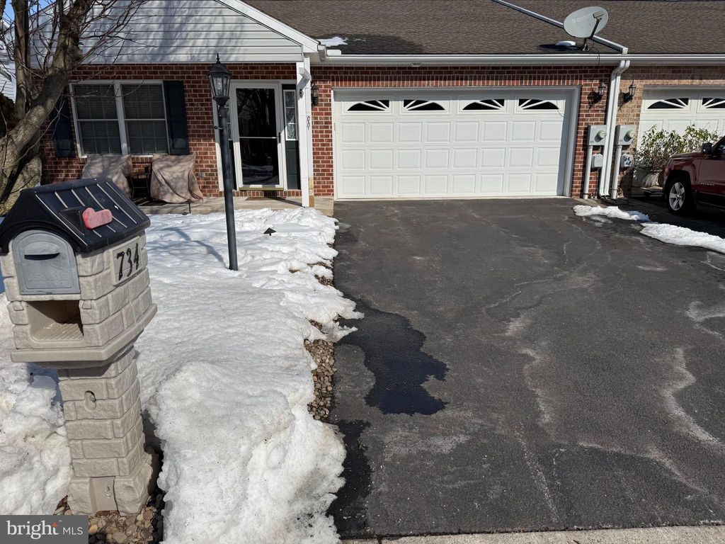 Photo of 734 Golden Spring Dr N, WAYNESBORO, PA 17268 (MLS # PAFL2032508)