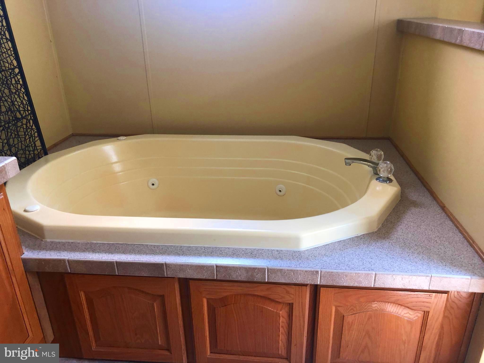 BISCAYNE BAY VILLAGE - Residential