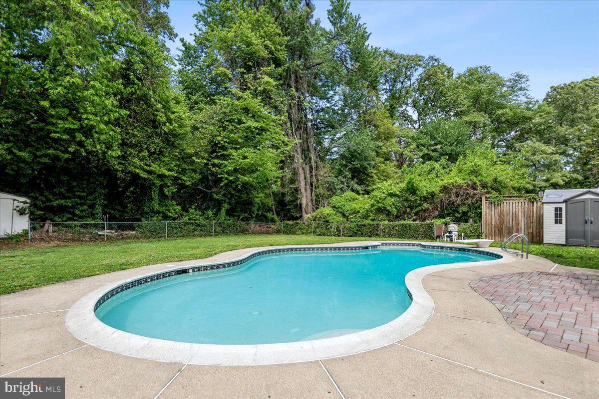 WEST MAGOTHY MANOR - Residential