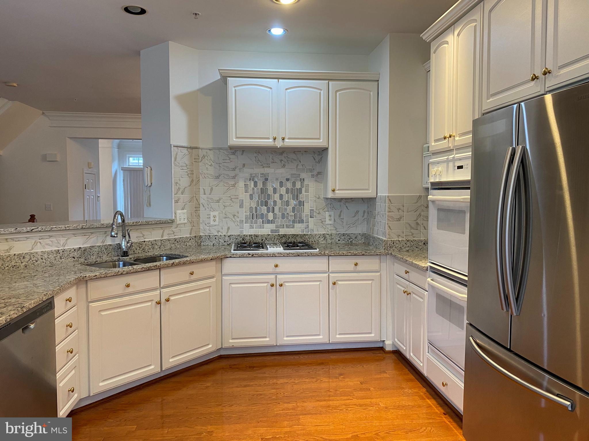 AMBERWOOD - Residential Lease