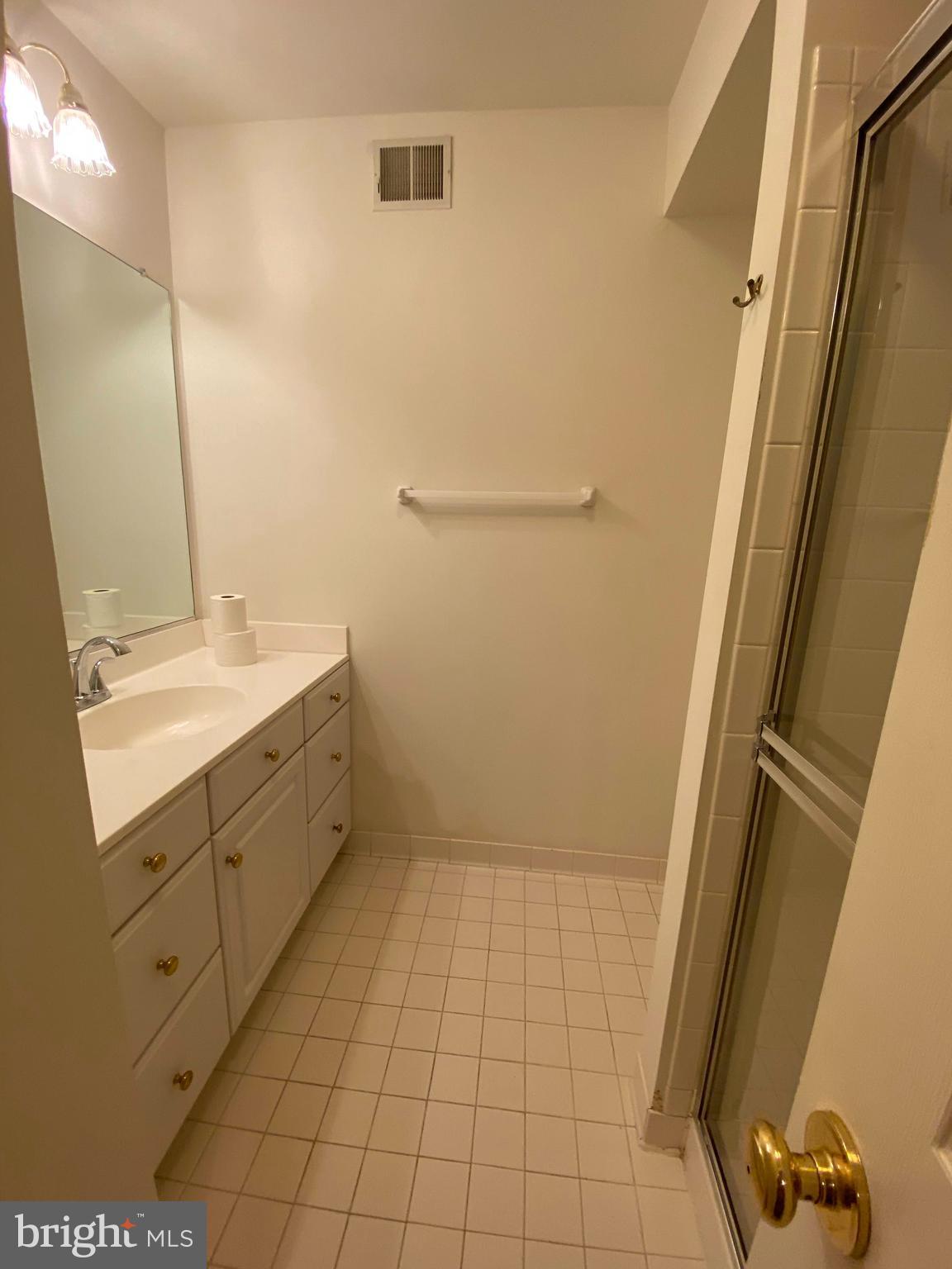 AMBERWOOD - Residential Lease