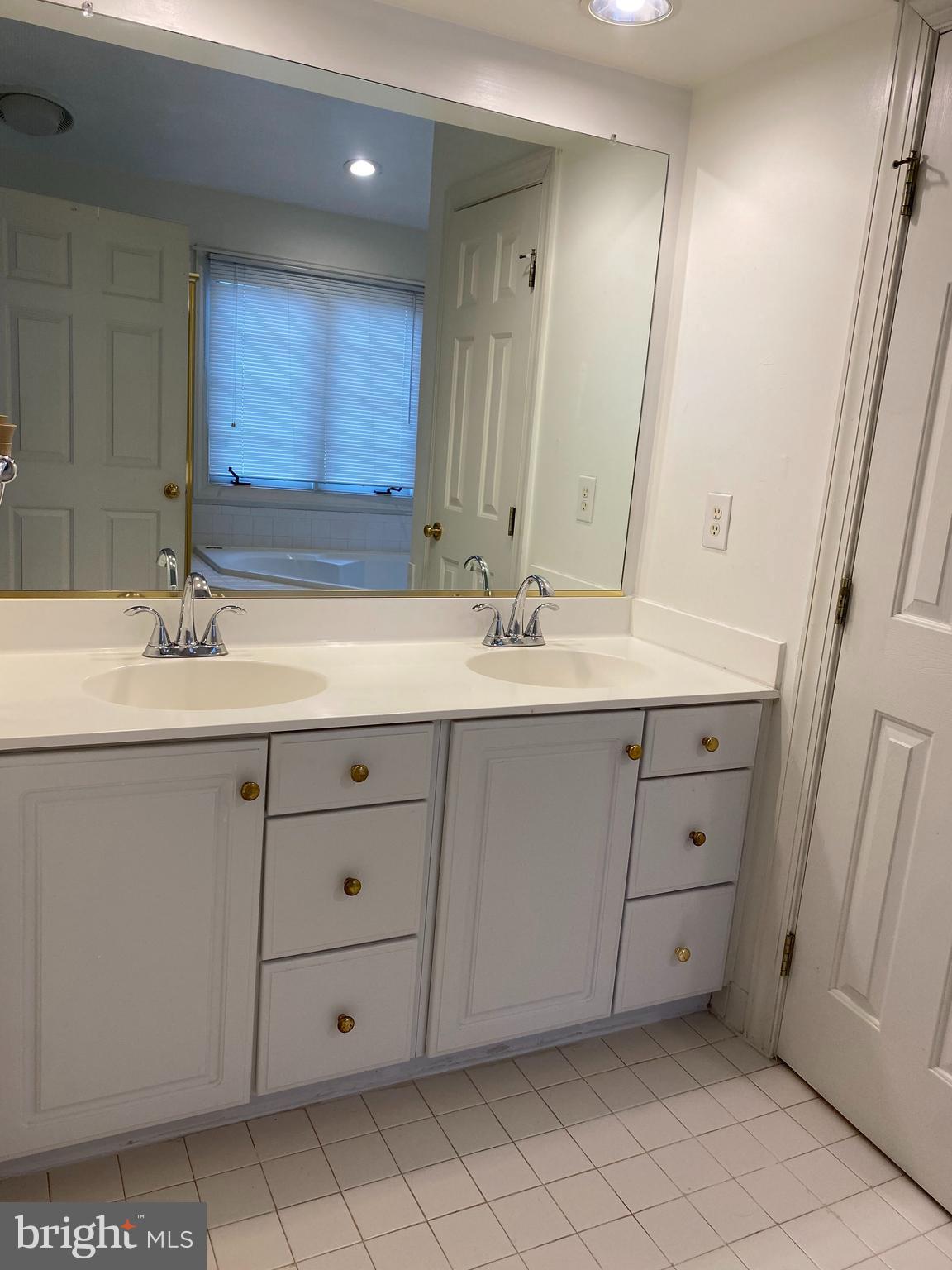 AMBERWOOD - Residential Lease