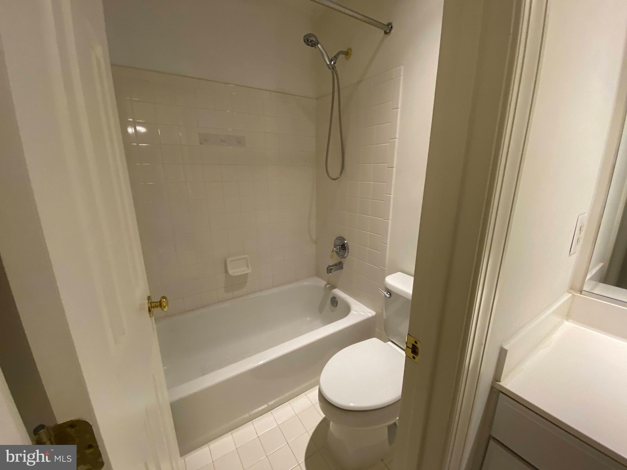 AMBERWOOD - Residential Lease