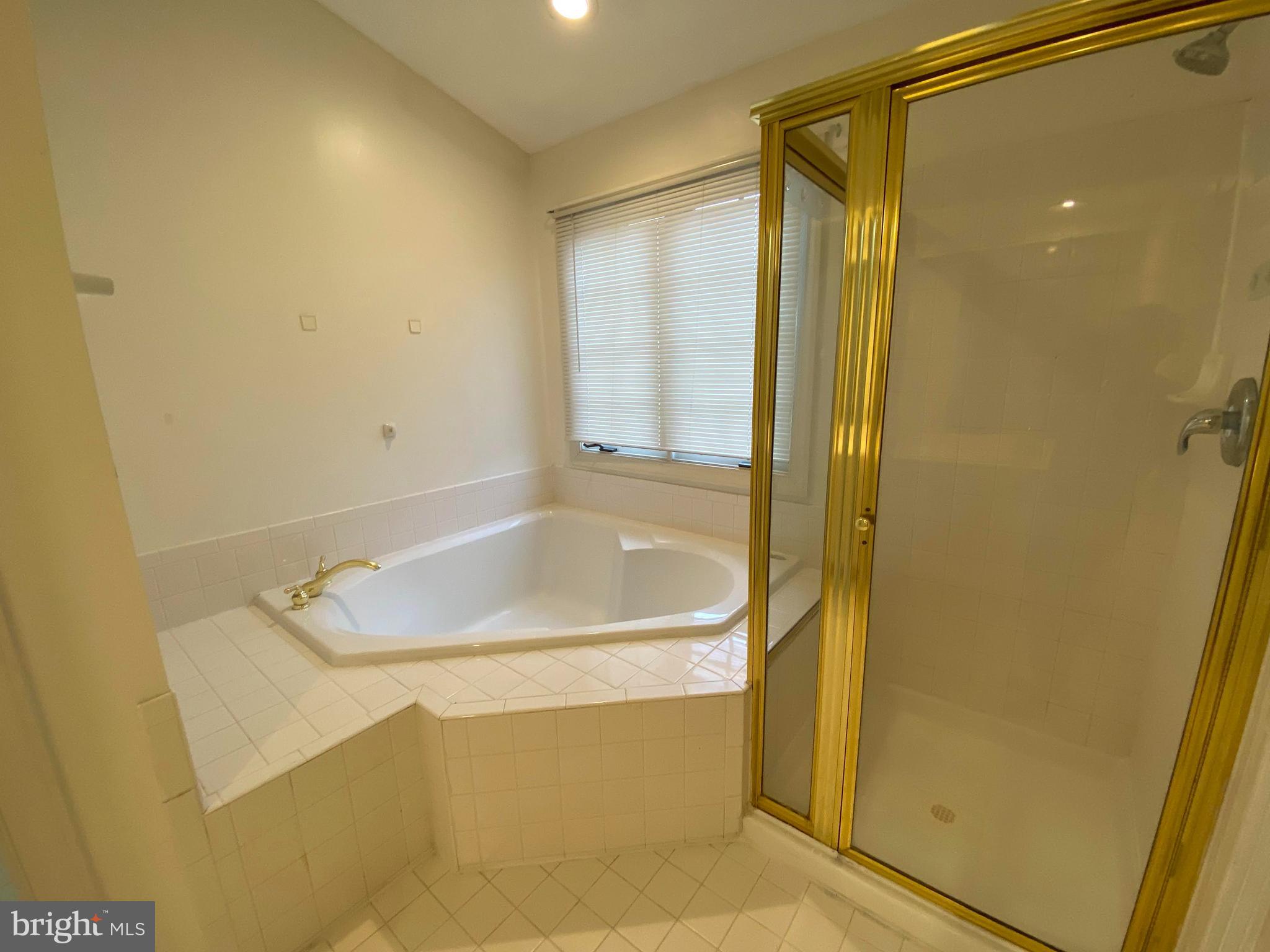 AMBERWOOD - Residential Lease