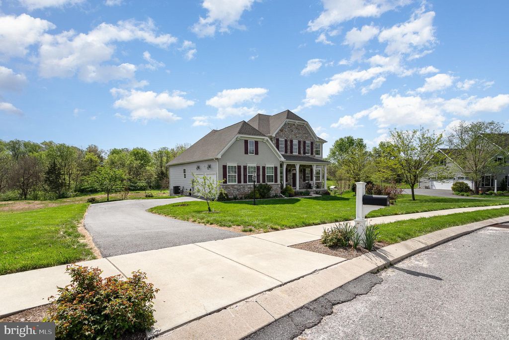 Photo of 51 Cobble Lane, ELIZABETHTOWN, PA 17022 (MLS # PALA2068716)