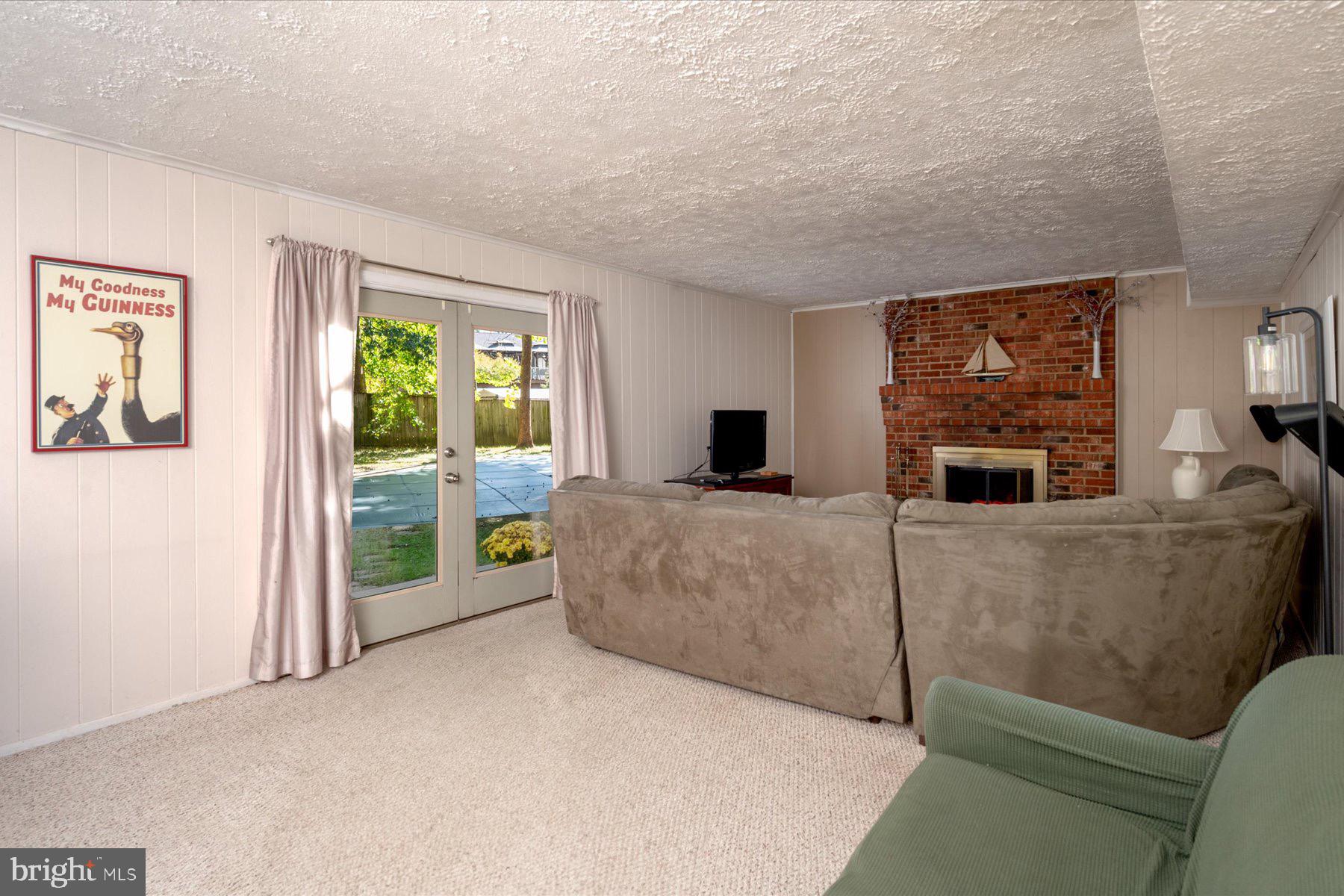 TWIN HARBORS - Residential