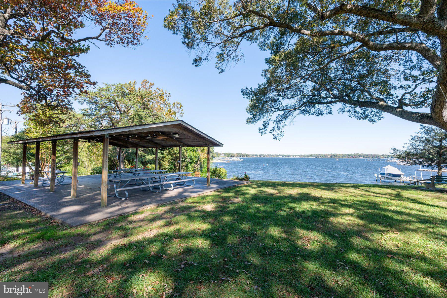 TWIN HARBORS - Residential