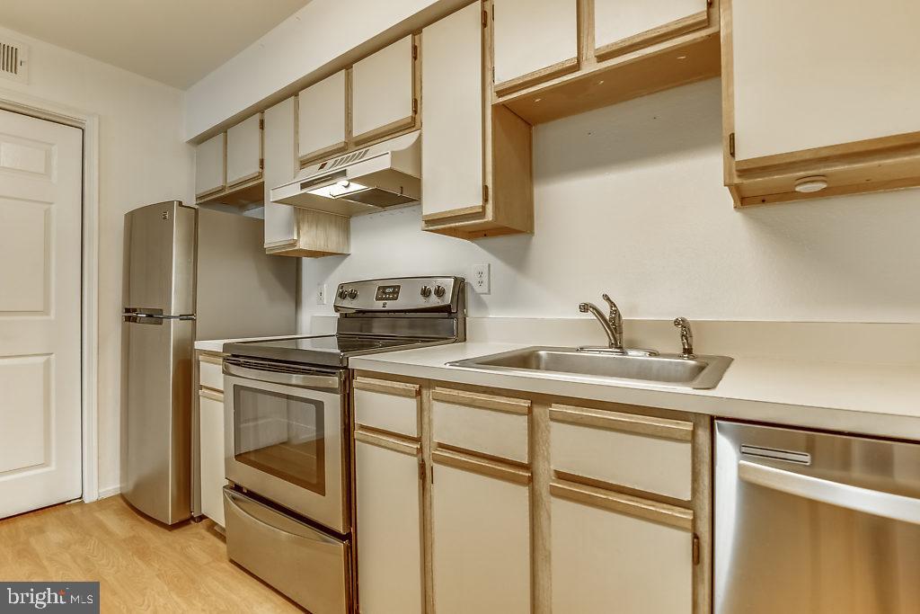 POINTE AT PARK CENTER - Residential Lease