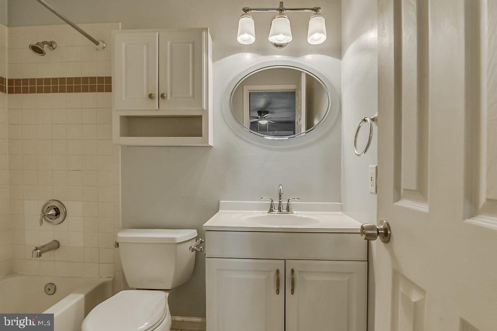 POINTE AT PARK CENTER - Residential Lease