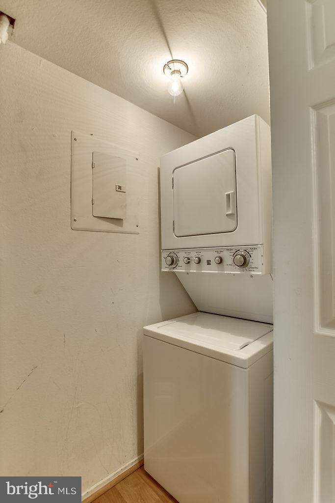 POINTE AT PARK CENTER - Residential Lease