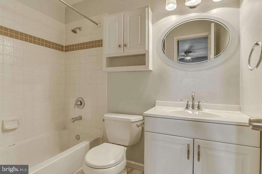 POINTE AT PARK CENTER - Residential Lease