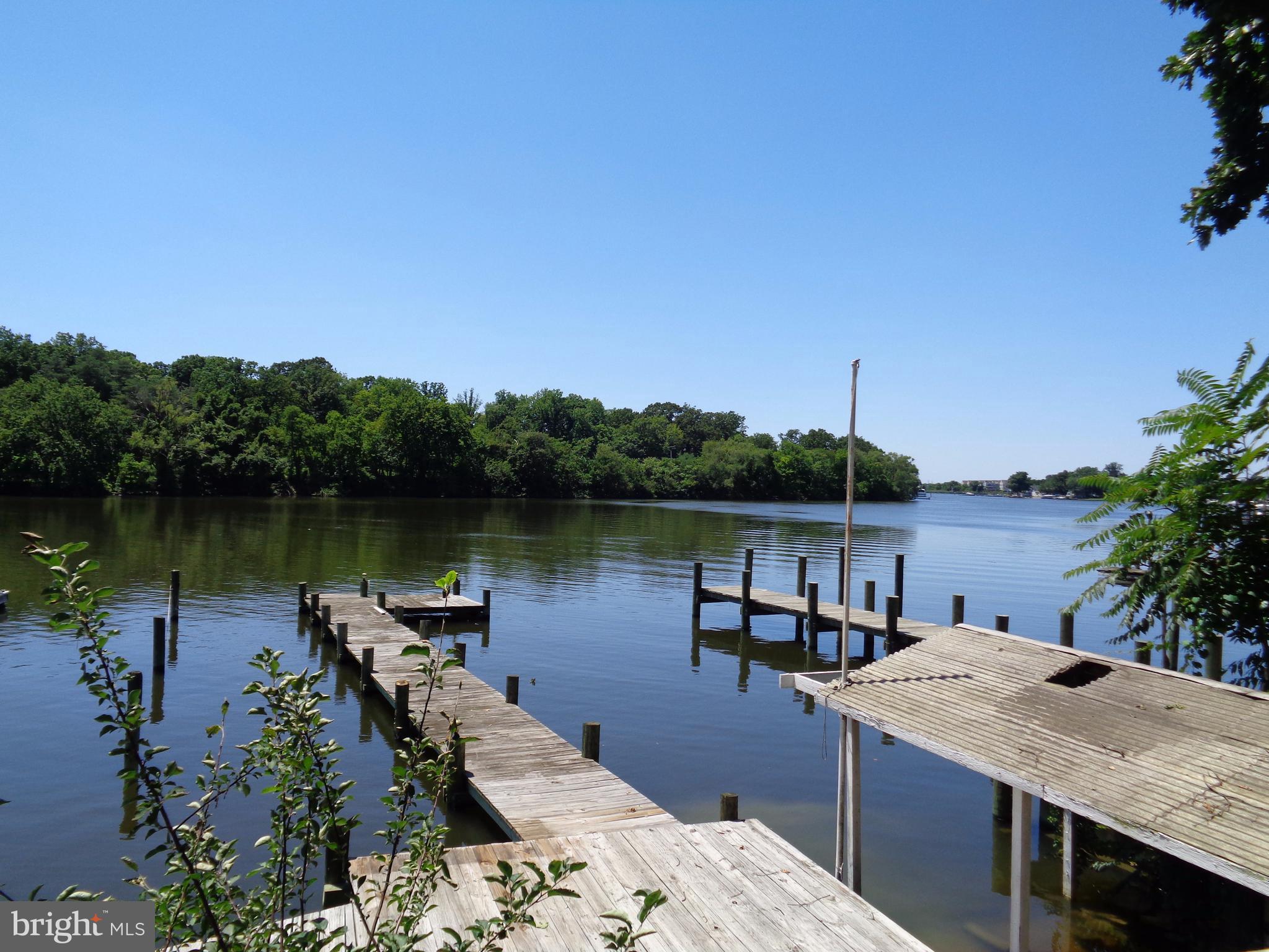 PERRY POINT - Residential Lease