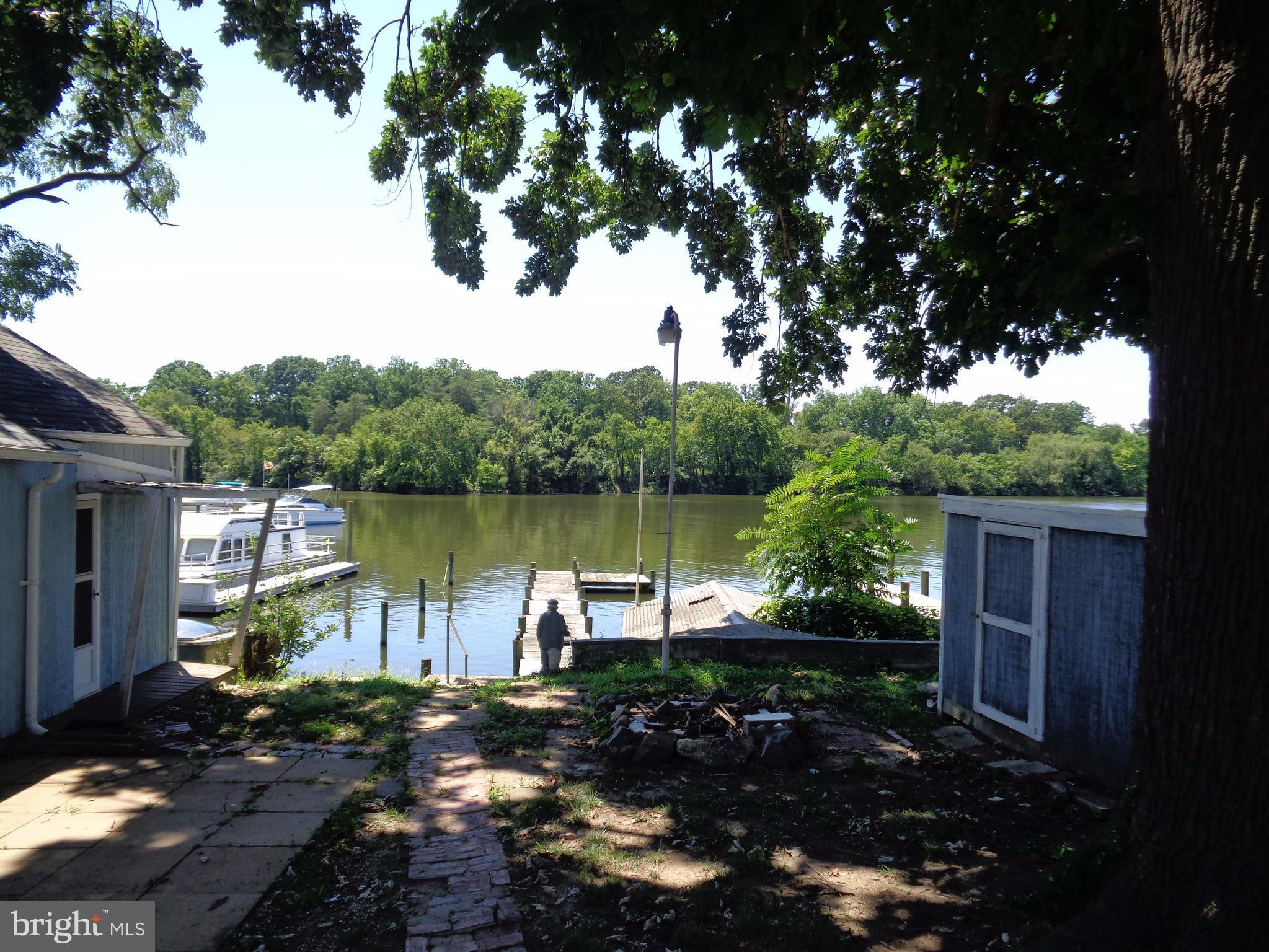 PERRY POINT - Residential Lease