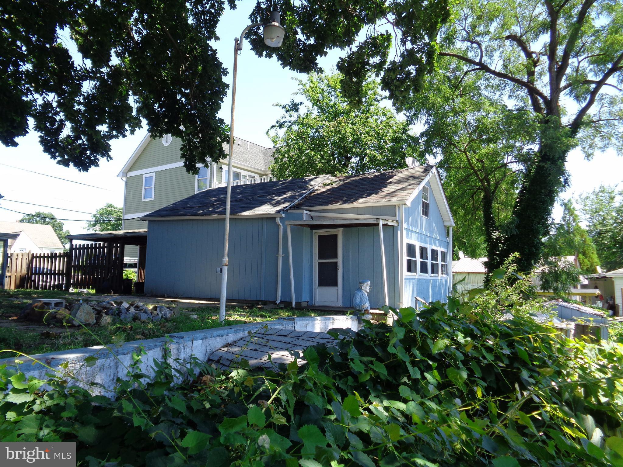 PERRY POINT - Residential Lease