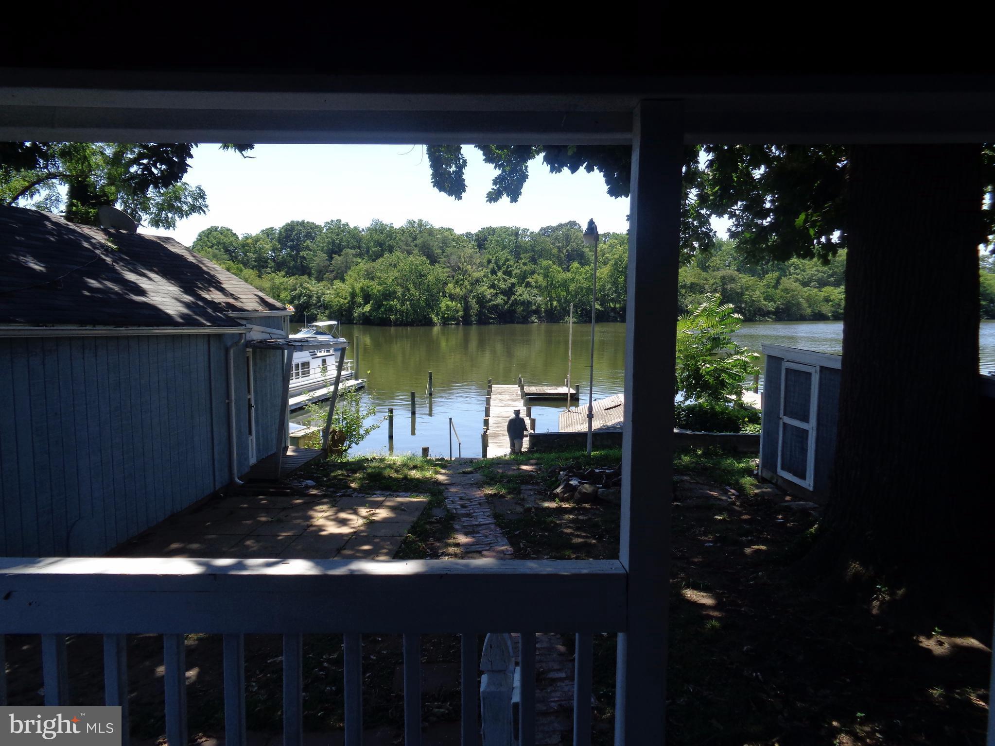 PERRY POINT - Residential Lease