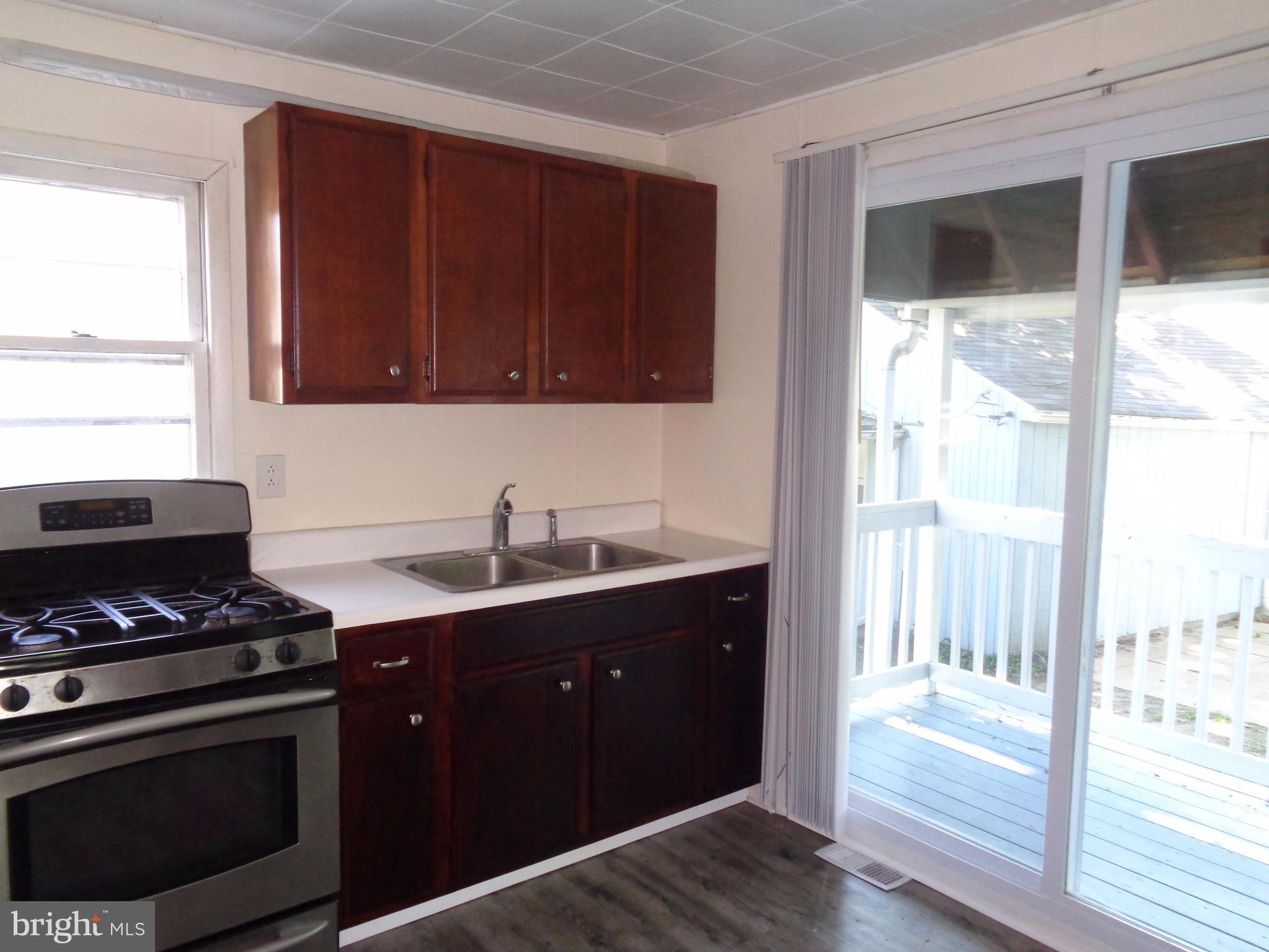 PERRY POINT - Residential Lease