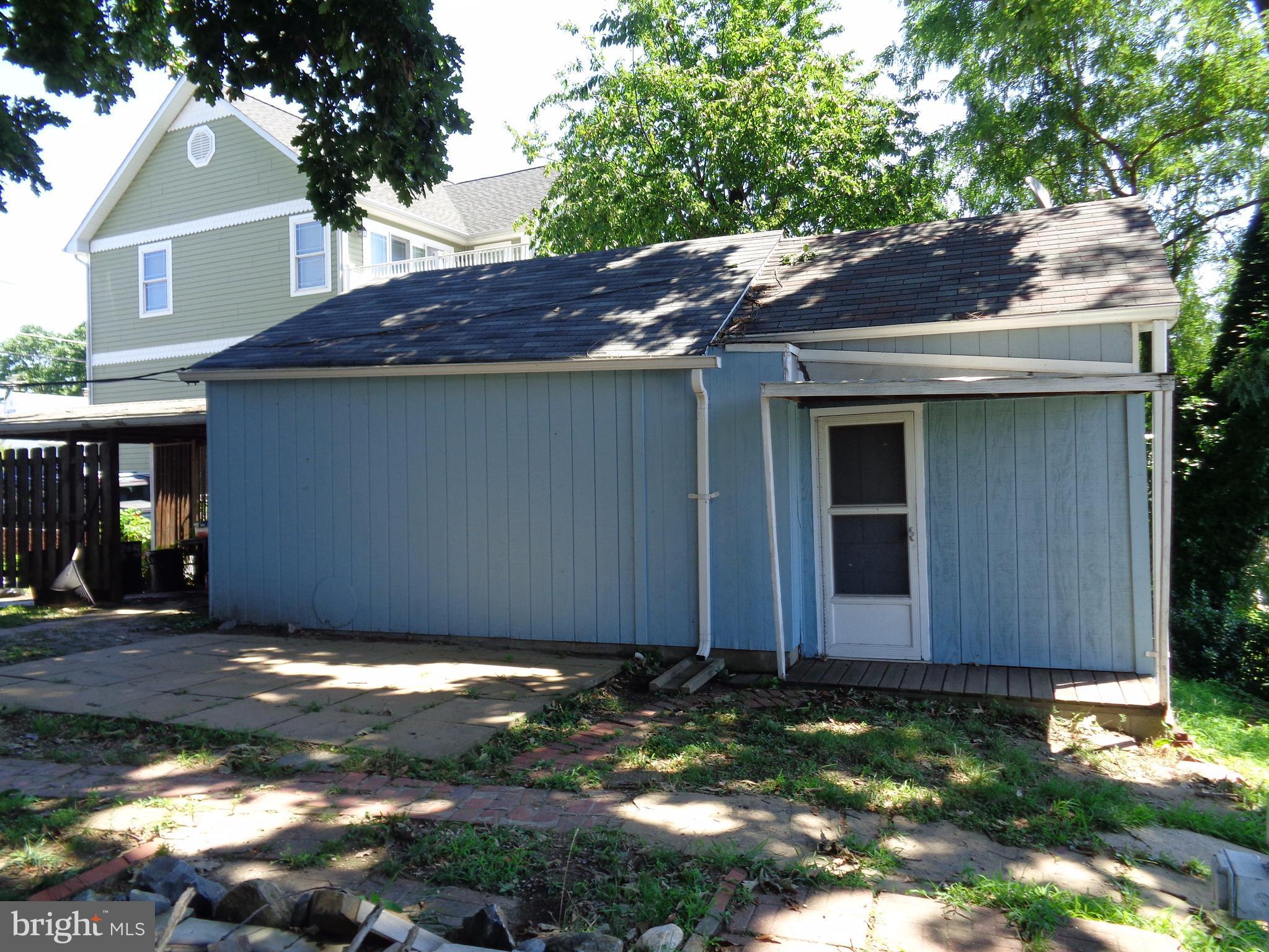 PERRY POINT - Residential Lease