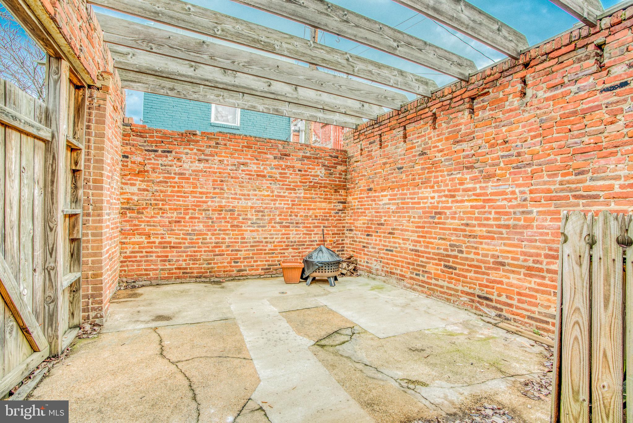 LOCUST POINT - Residential Lease