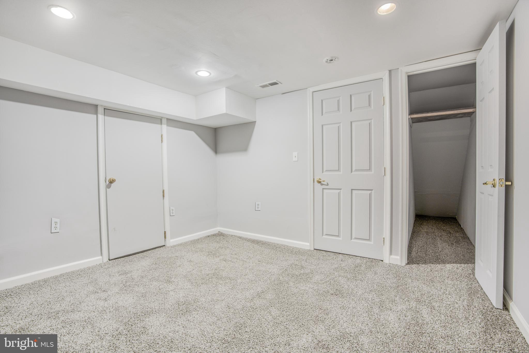 LOCUST POINT - Residential Lease