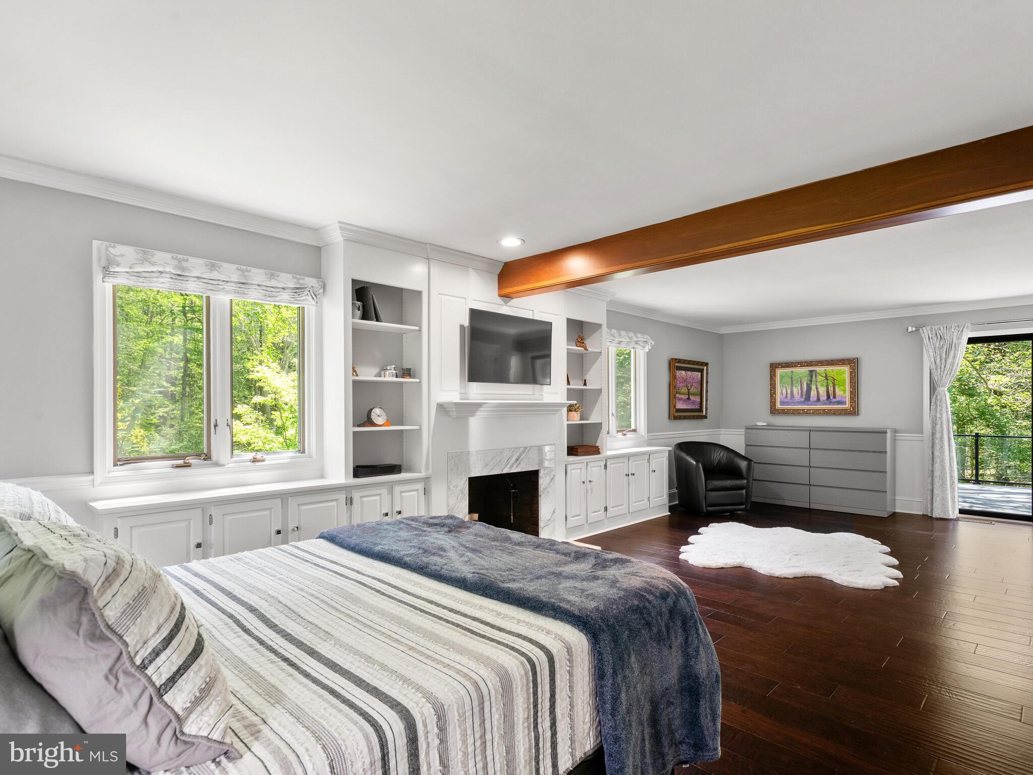 HUNTVIEW AT HORSES - Residential