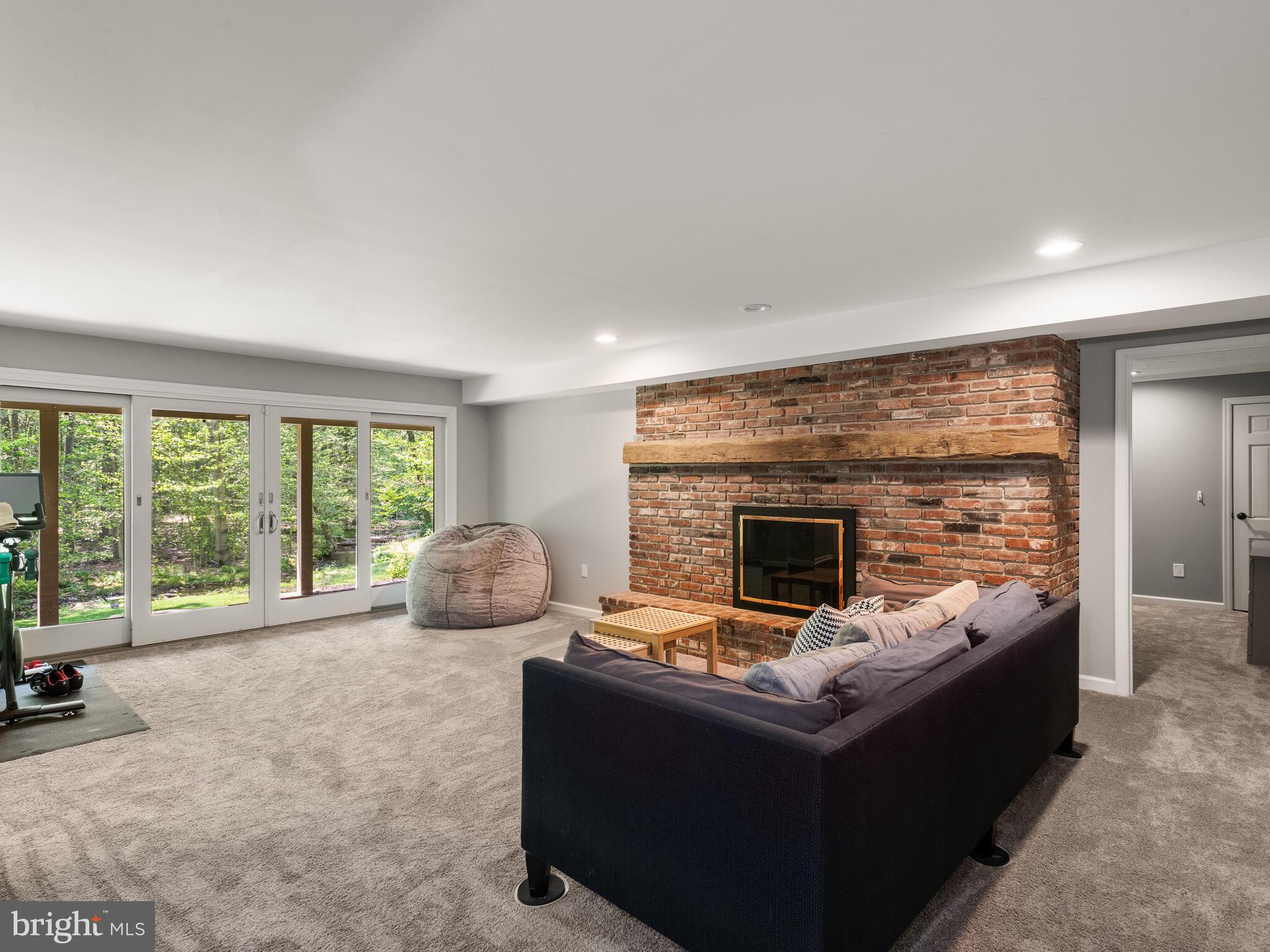 HUNTVIEW AT HORSES - Residential