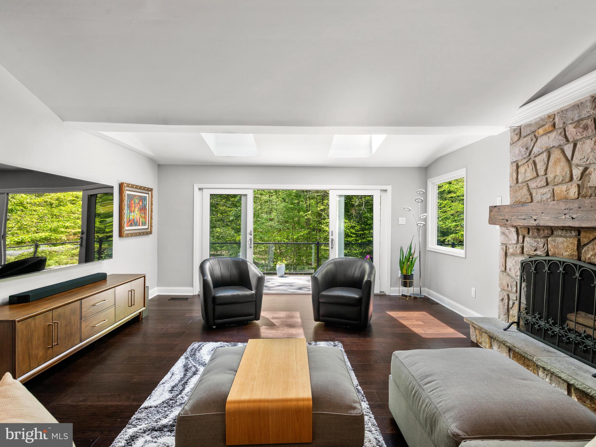 HUNTVIEW AT HORSES - Residential