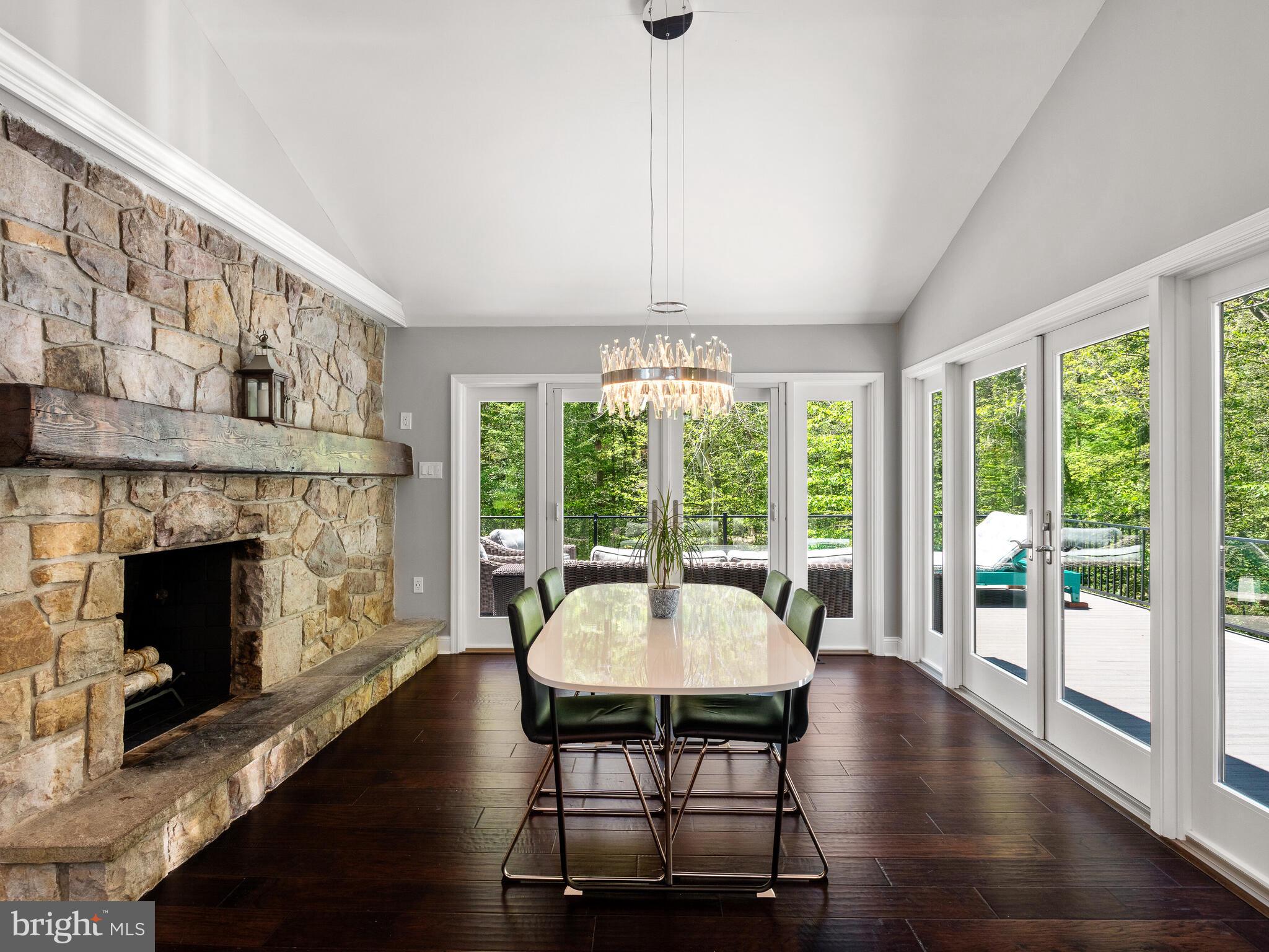 HUNTVIEW AT HORSES - Residential