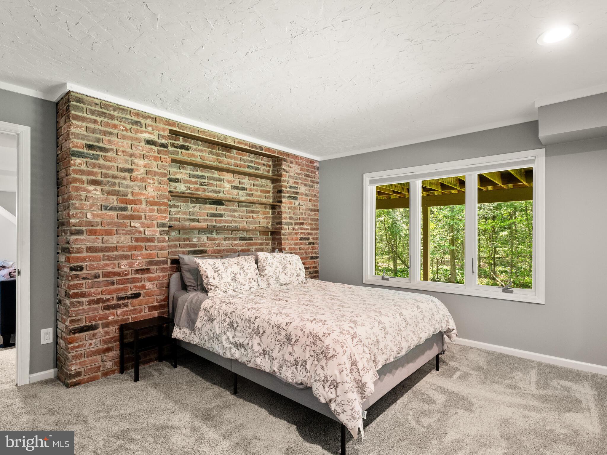 HUNTVIEW AT HORSES - Residential