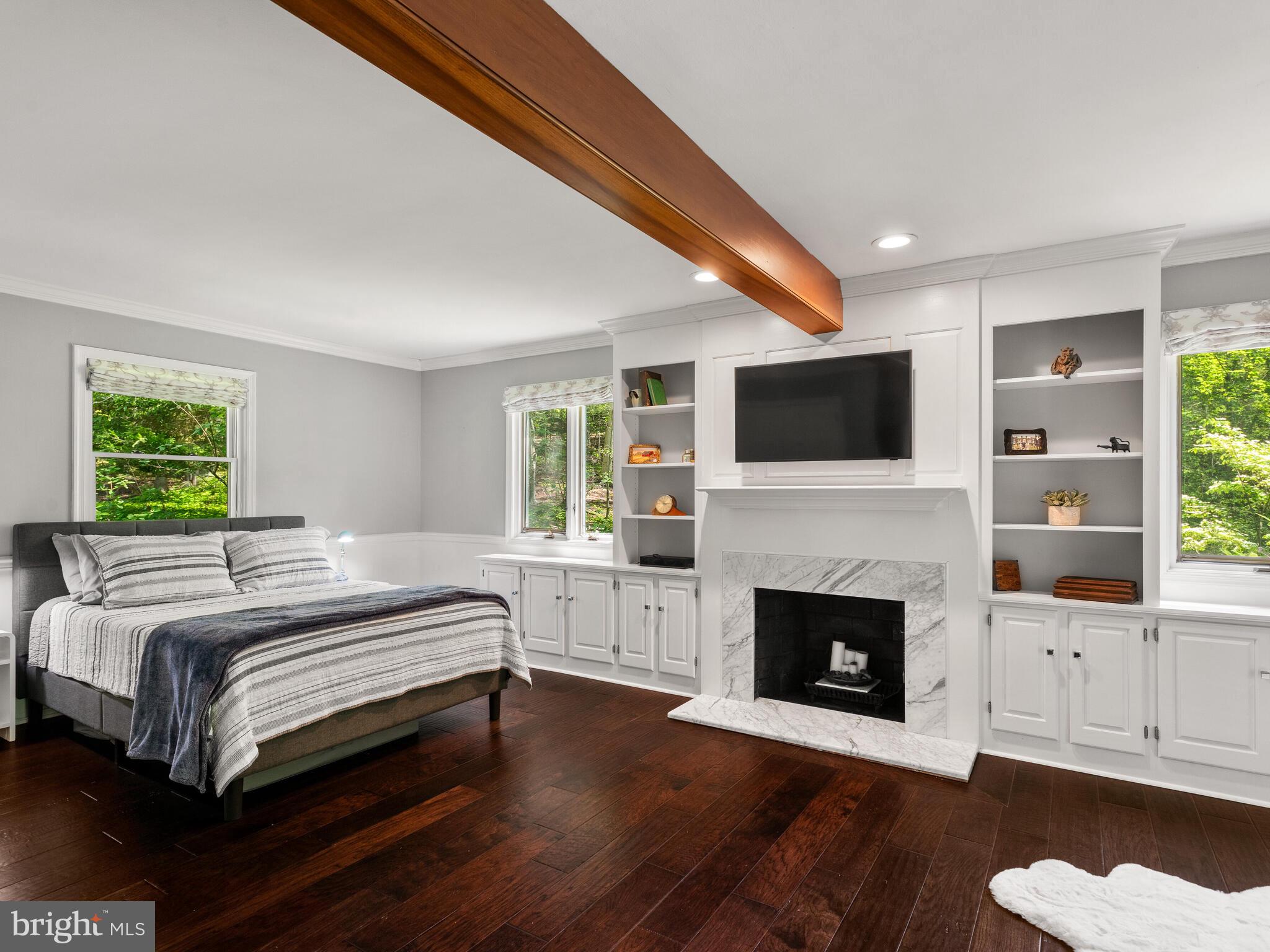 HUNTVIEW AT HORSES - Residential