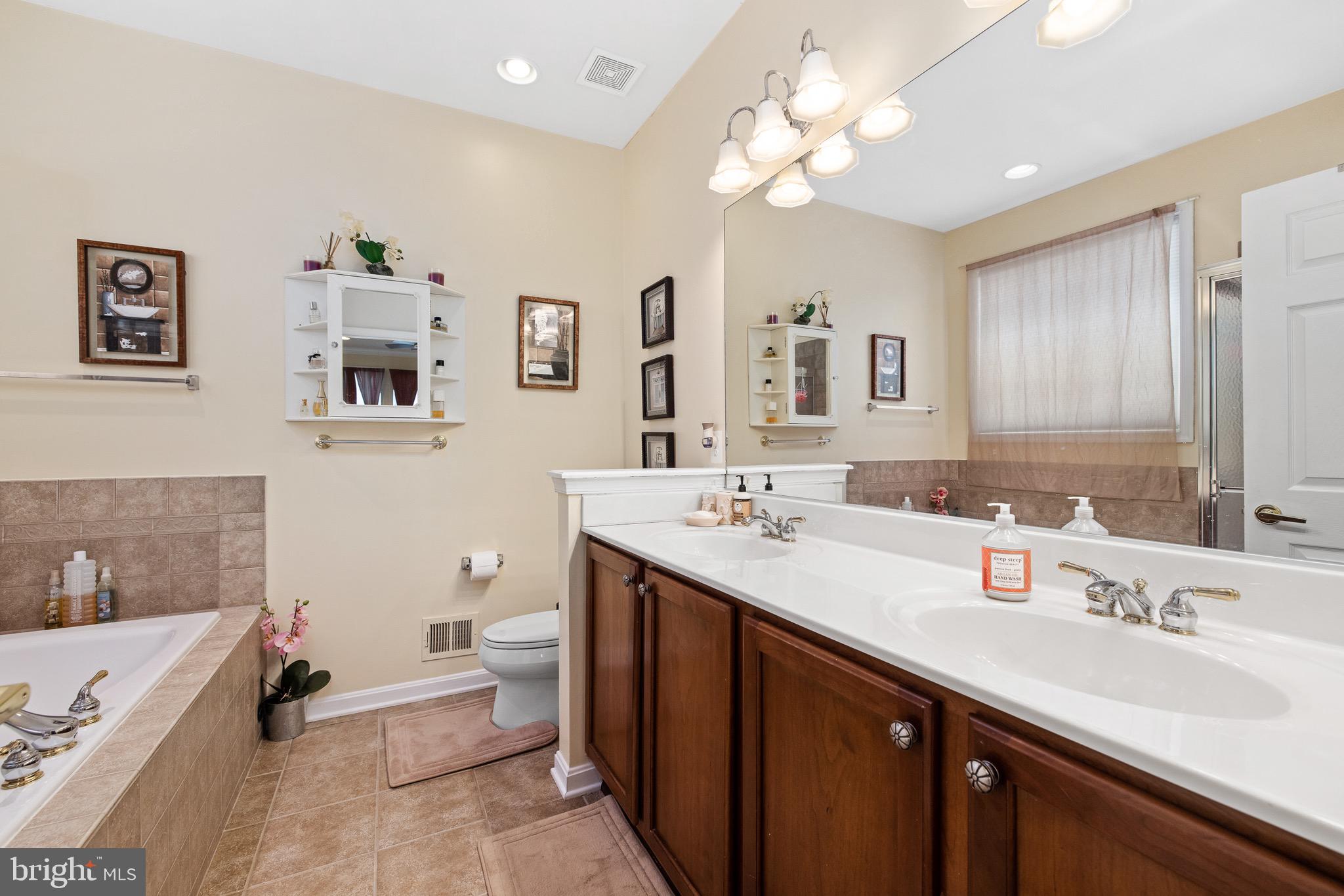 VIRGINIA HERITAGE AT LEE'S PARK - Residential