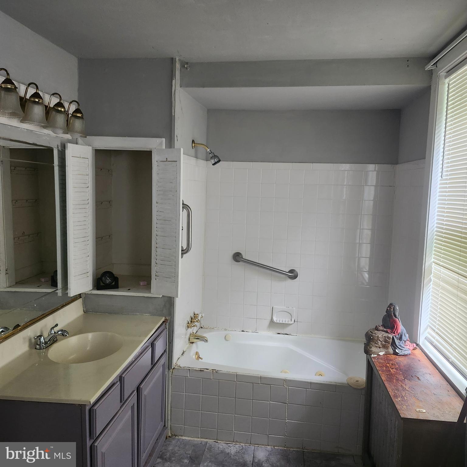 WEST HILLS - Residential