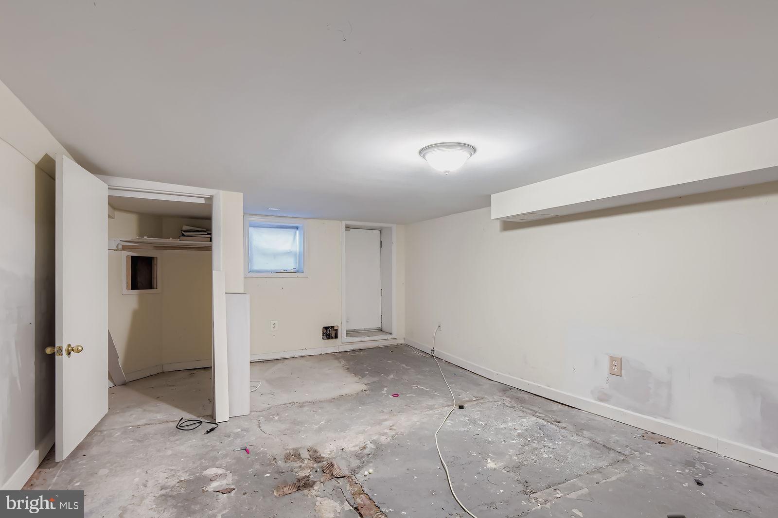 CHARLES VILLAGE - Residential Lease