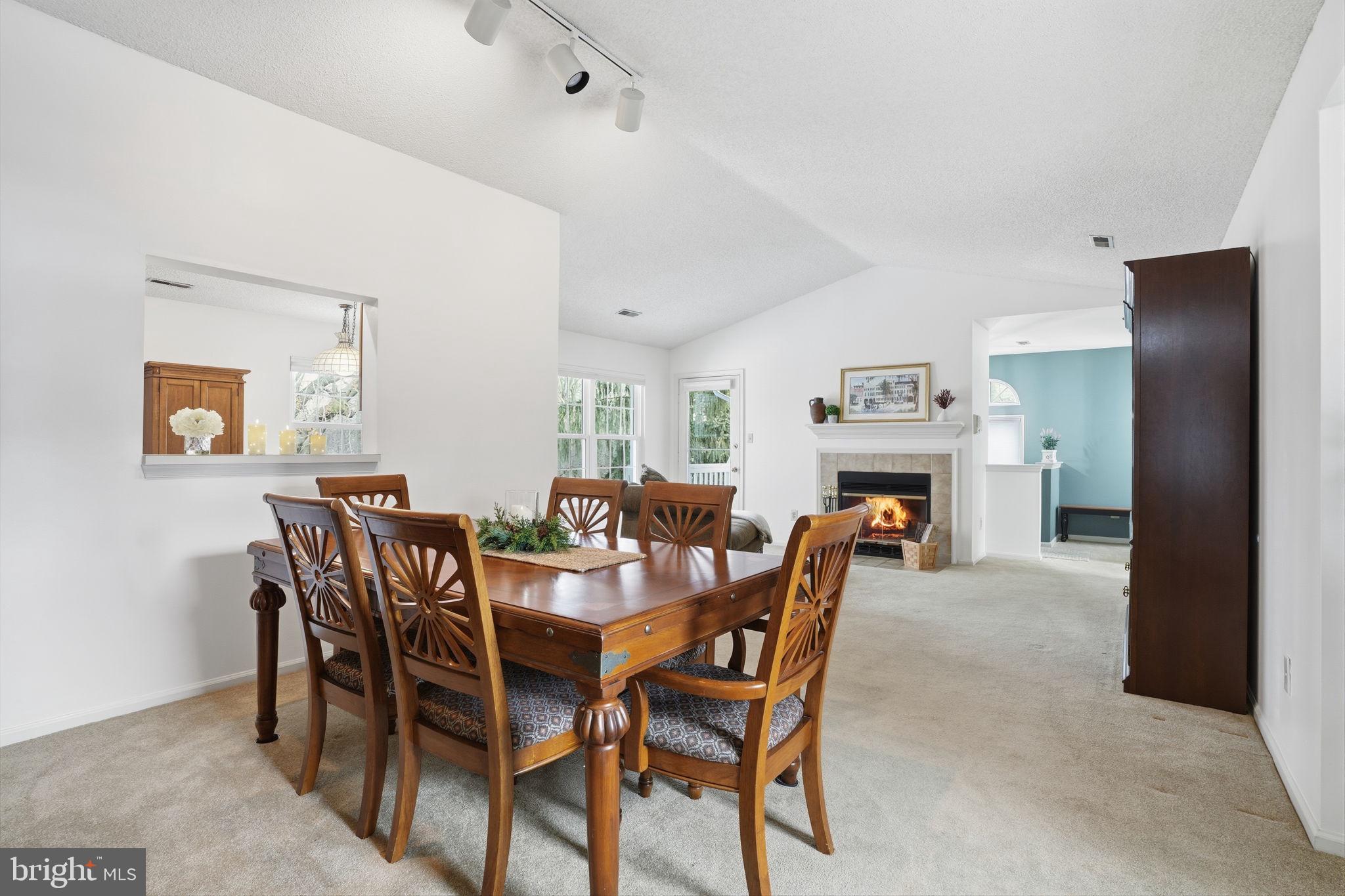 MAKEFIELD GLEN - Residential