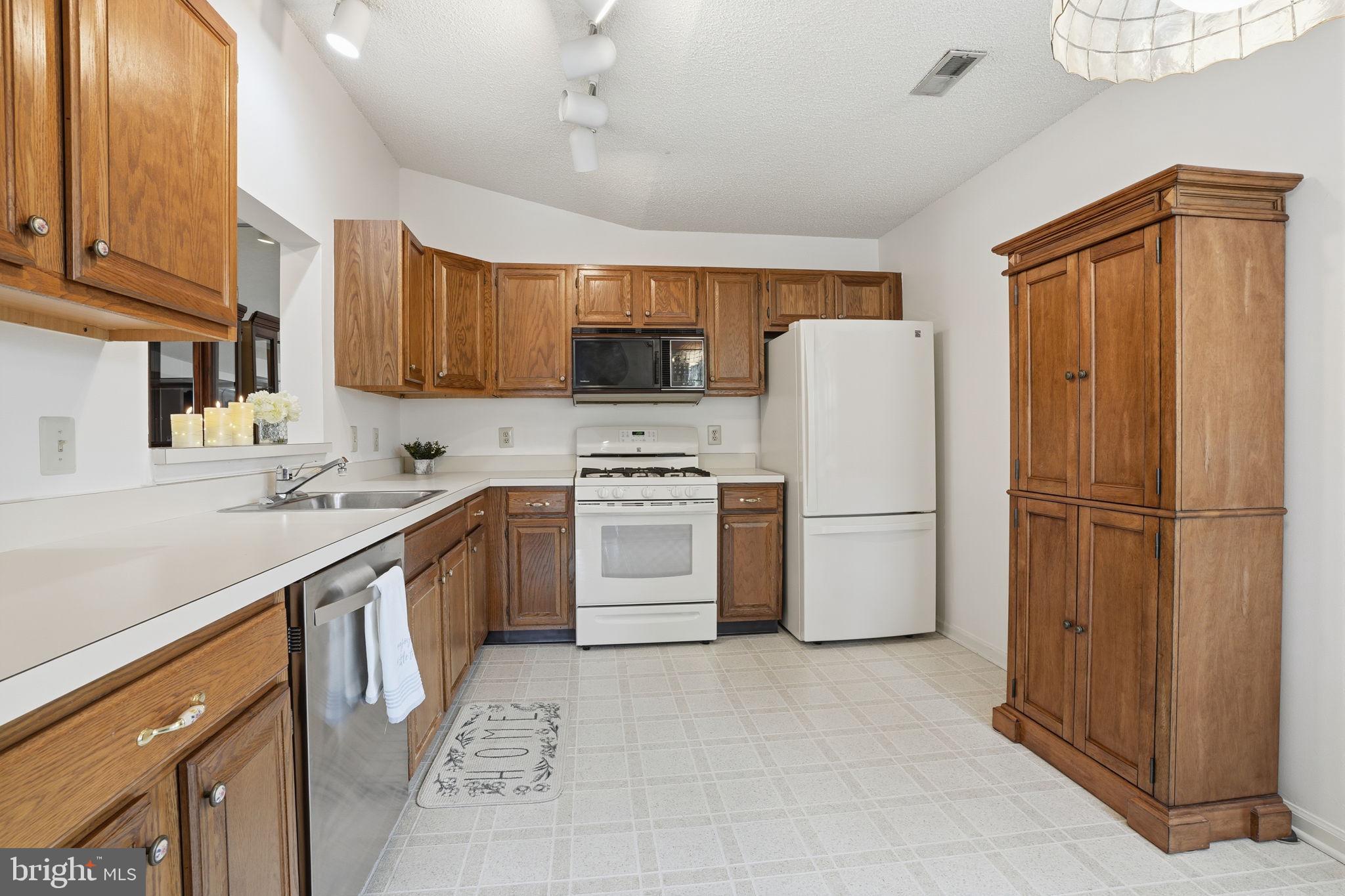 MAKEFIELD GLEN - Residential