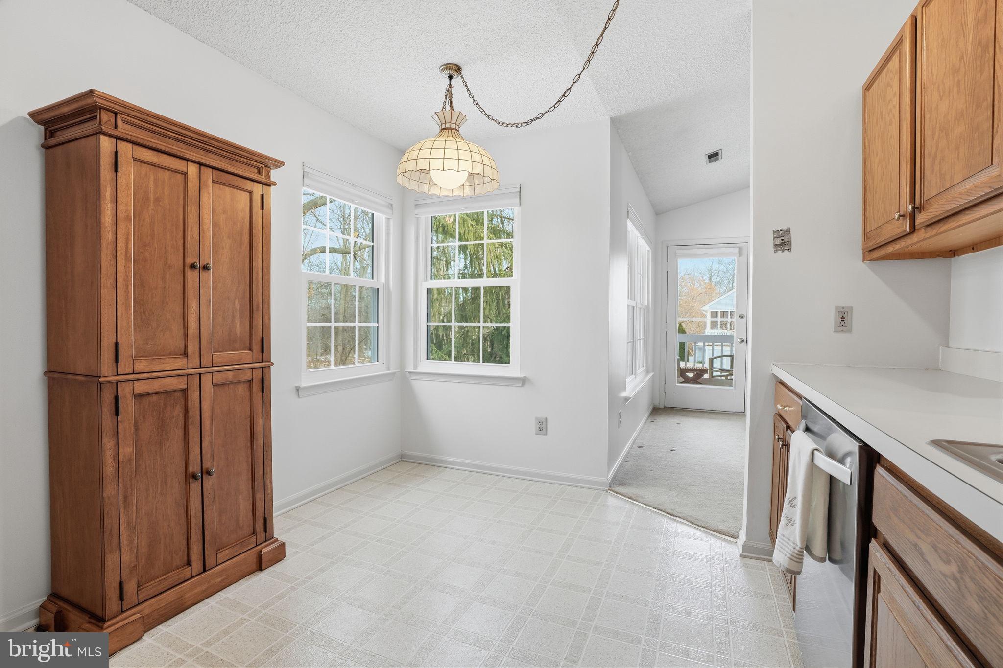 MAKEFIELD GLEN - Residential