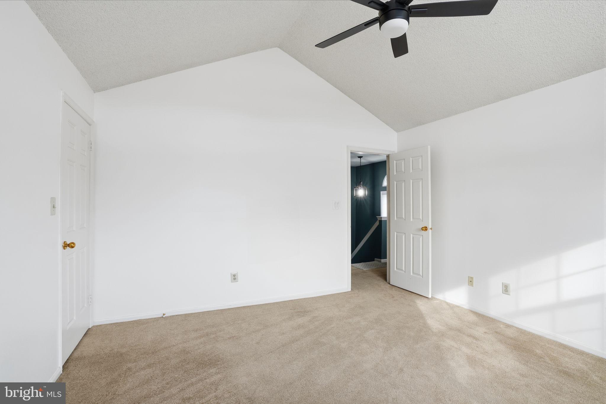 MAKEFIELD GLEN - Residential