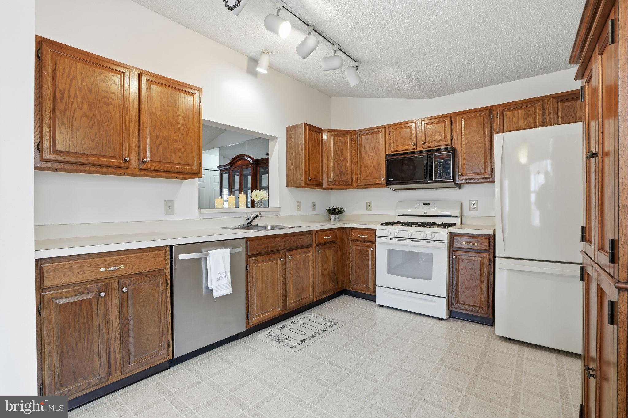 MAKEFIELD GLEN - Residential