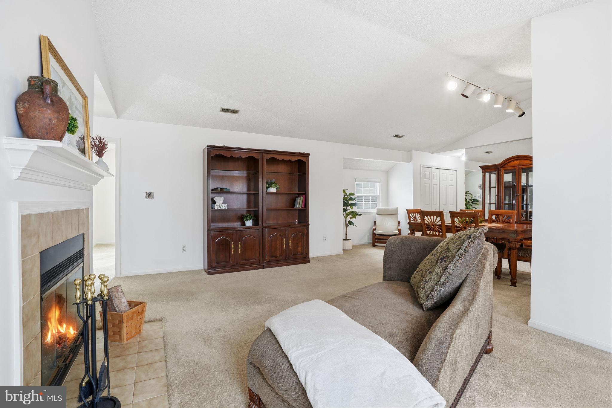 MAKEFIELD GLEN - Residential