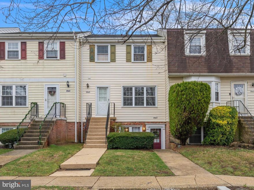 Enjoy all of the conveniences and amenities of Crofton.  This lovely 3 bedroom condo townhome is in the "hart" of it all!  On the main level, you will appreciate the large living room and massive eat in kitchen.  There is plenty of room to gather with friends and family.  Don't miss the first-floor half bath.
Upstairs, you will find the primary bedroom with on suite bath, 2 other nice sized bedrooms and an additional full bath. The heat pump is only 2 years old!!!!
Stairs from the main level, will take you to your private fenced back yard with space to play or let the pooch out.
Crofton is an easy commute to Annapolis, Baltimore and Washington DC.