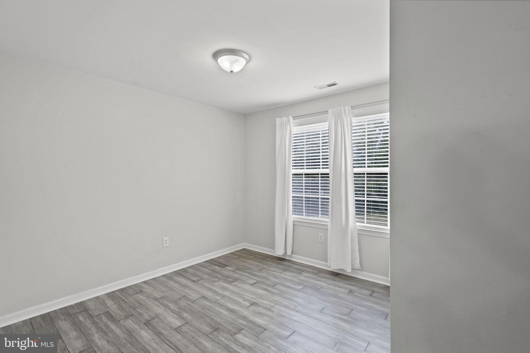 CROWN GRANT - Residential Lease