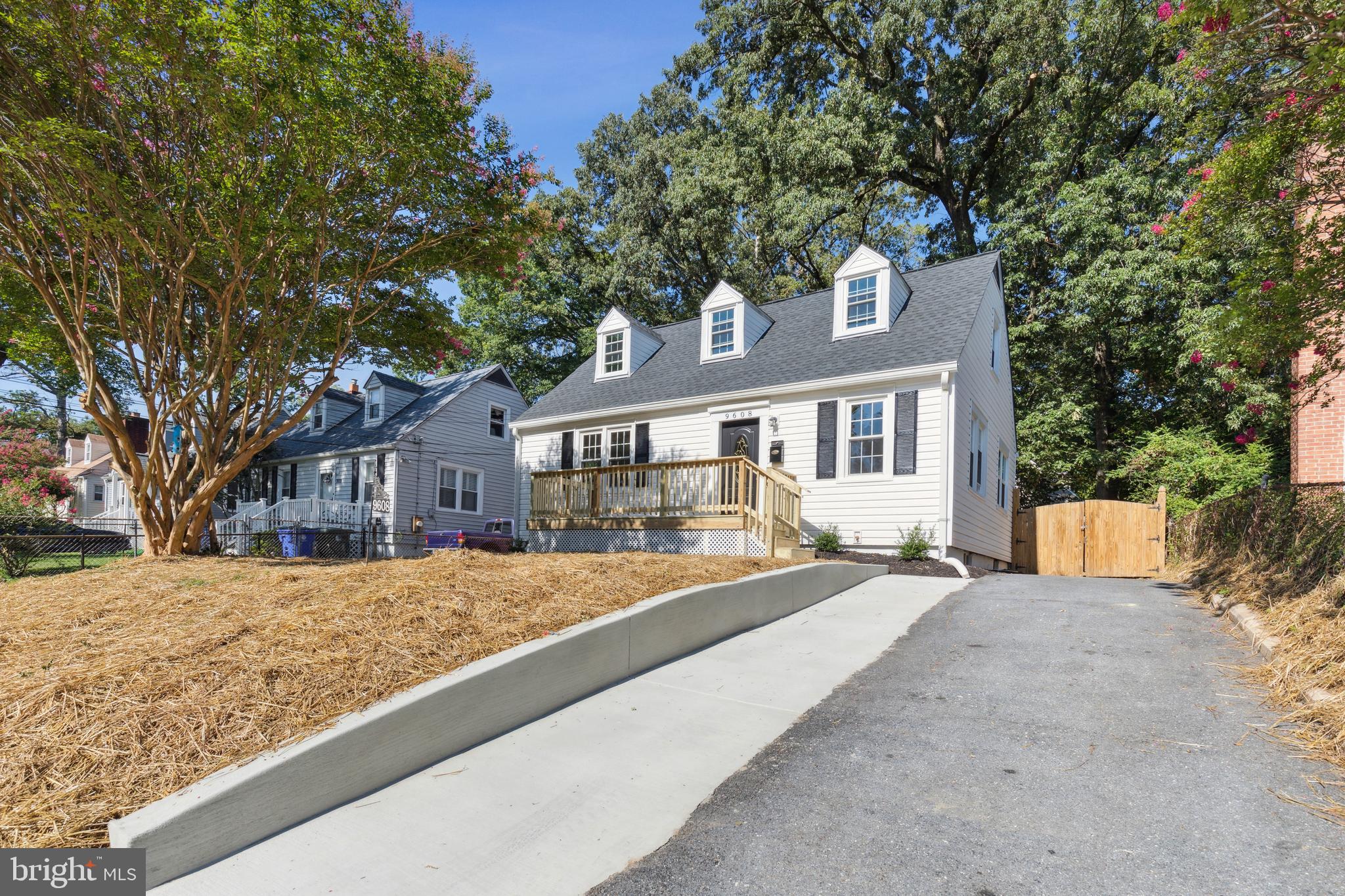 HOLLYWOOD ON THE HILL - Residential