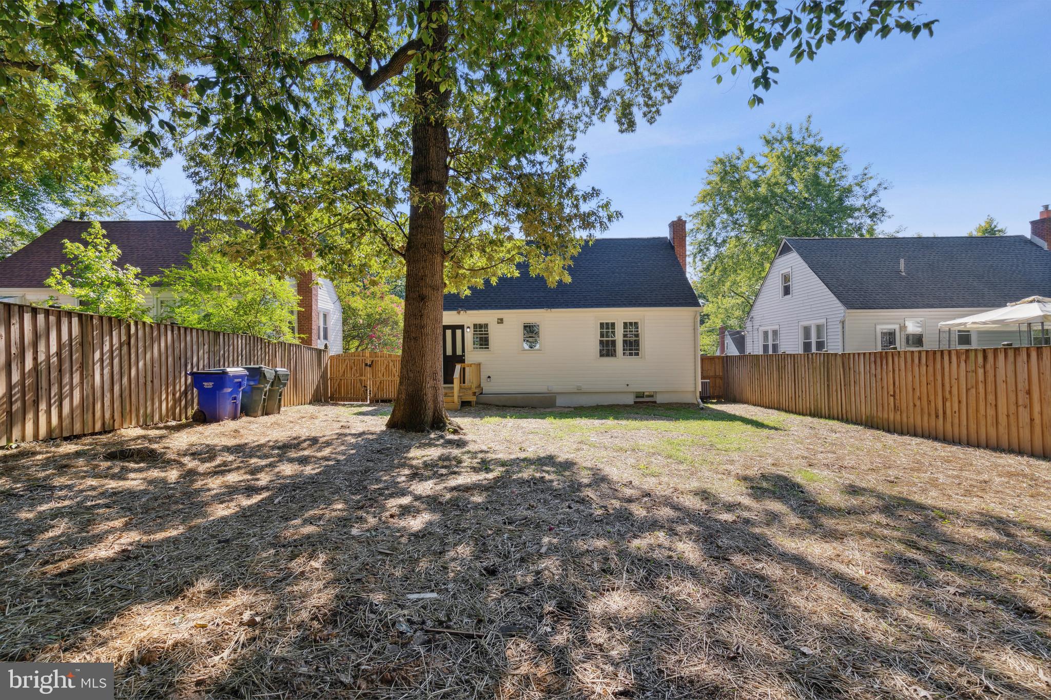 HOLLYWOOD ON THE HILL - Residential