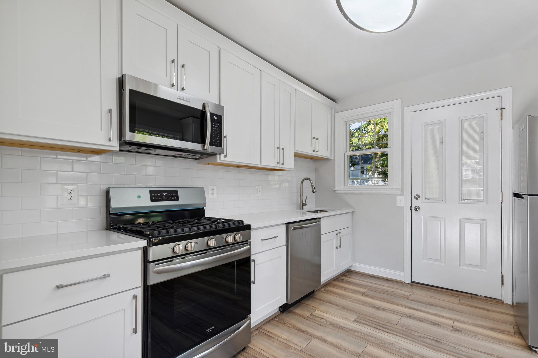 HOLLYWOOD ON THE HILL - Residential