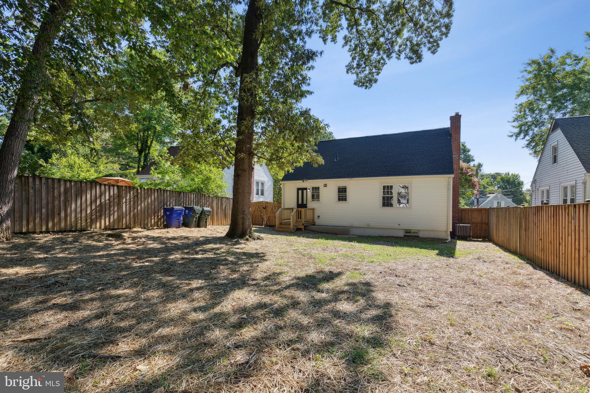 HOLLYWOOD ON THE HILL - Residential