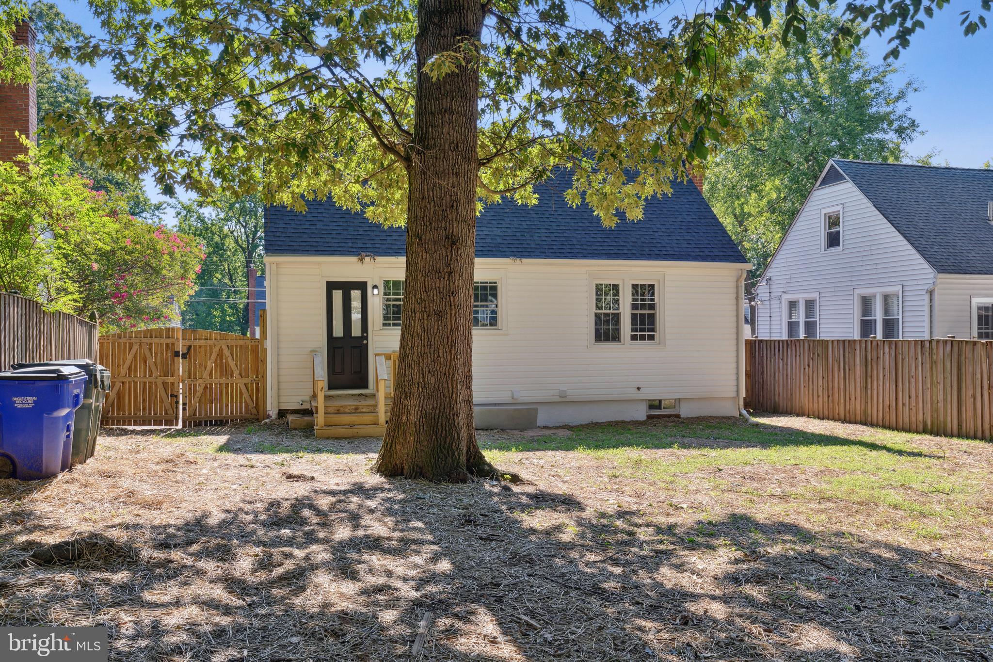 HOLLYWOOD ON THE HILL - Residential